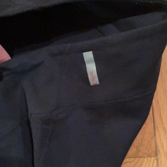 Zella black live in Capri cropped leggings medium - Picture 3 of 4